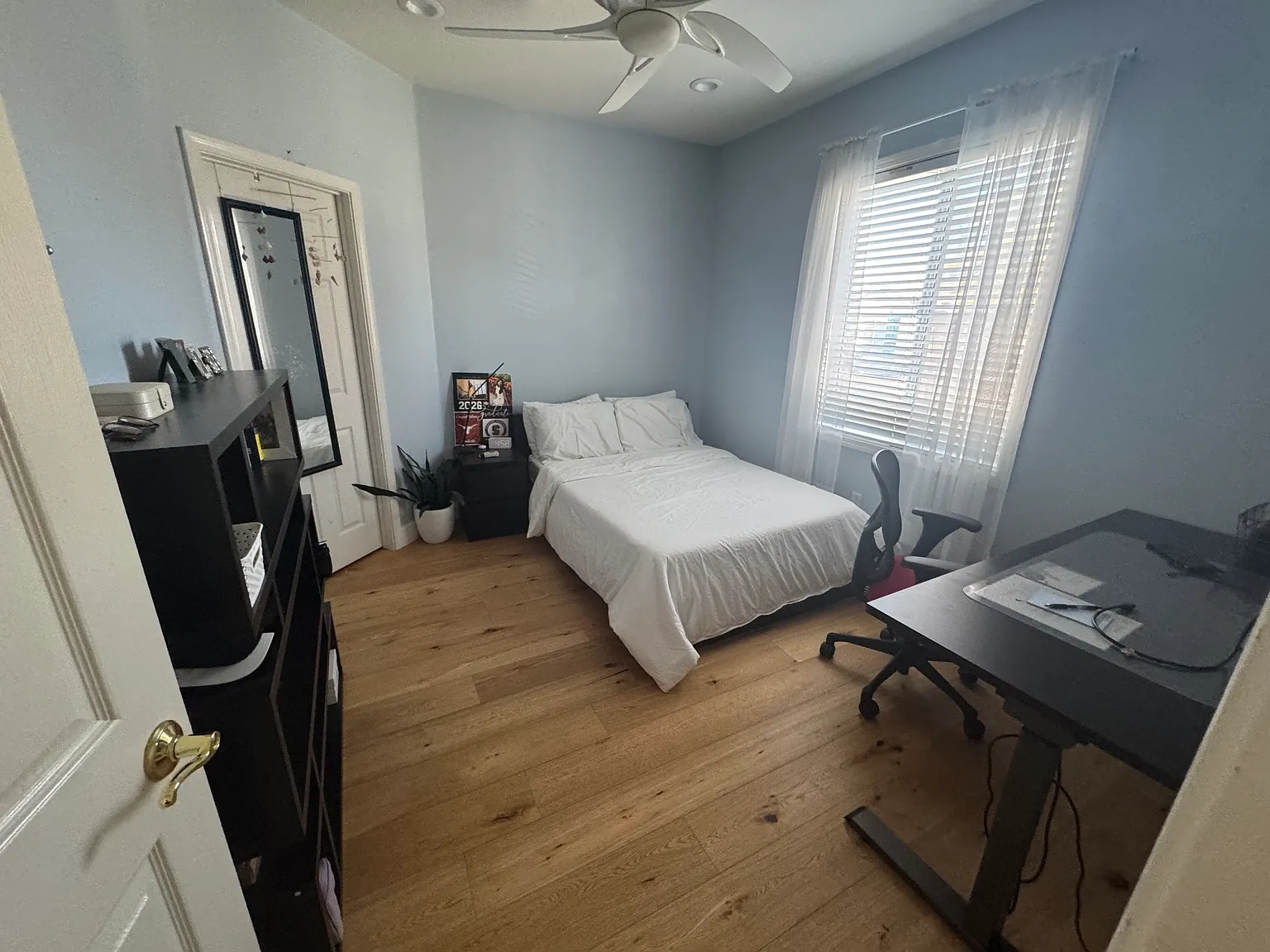 4 bed, 2.5 bath, 1995 sqft, $4,600 — Photo 3