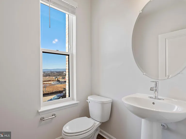 462 Tiller St — Photo 15
