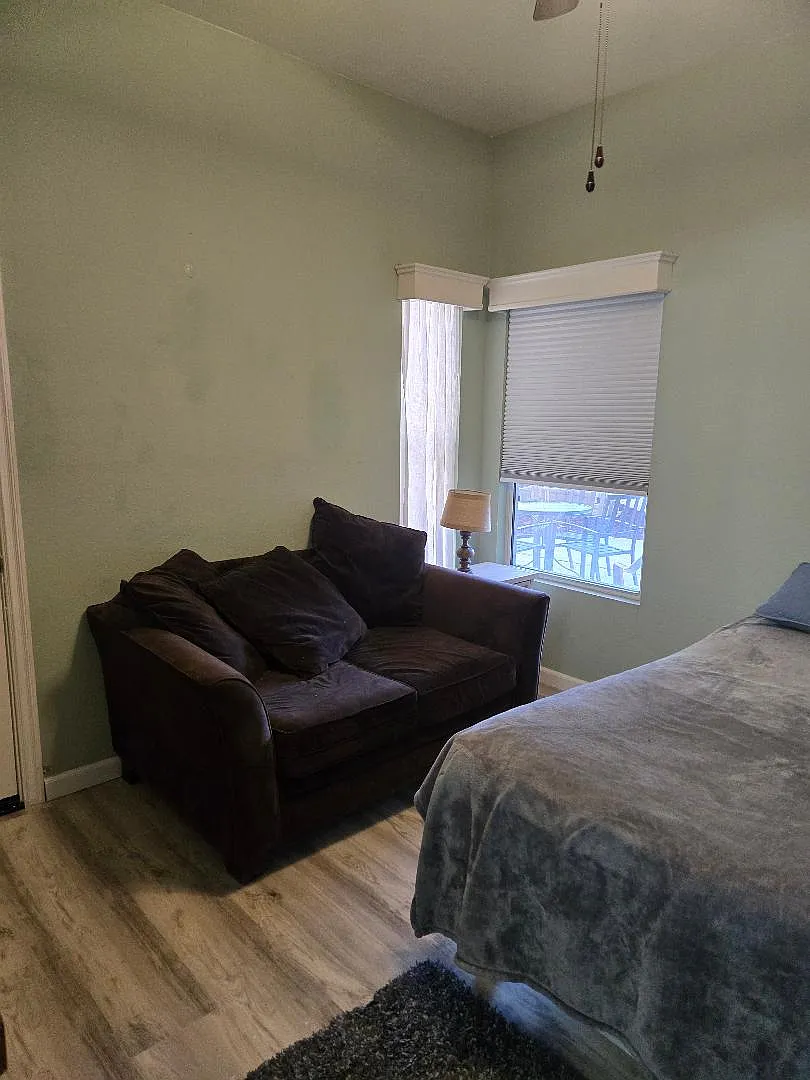 Studio, 250 sqft, $1,200 — Photo 2