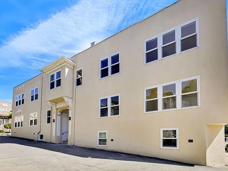 1534 Arch St #2 — Photo 8