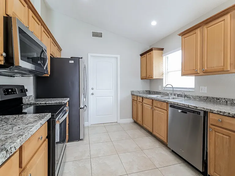 2120 Cuxham Ct — Photo 8