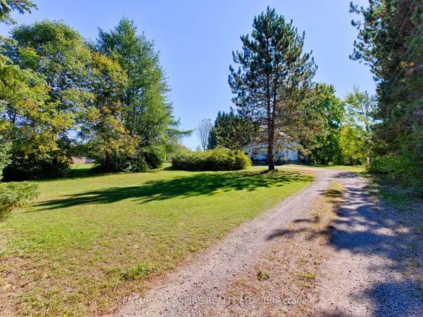 1085 Forest Lea Rd, Laurentian Valley, ON K8A 6W6