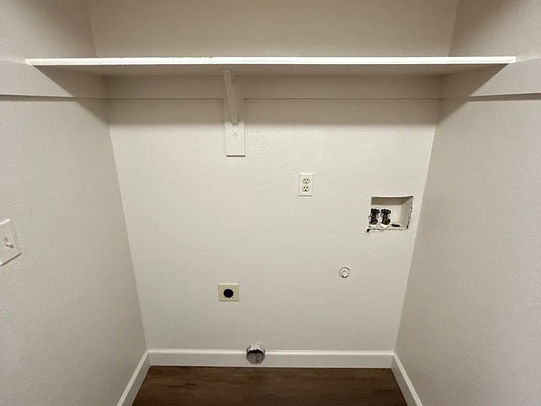 915 Bryan Ct — Photo 24