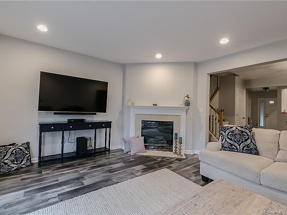 2nd image of 305 Gardens At Summerfield #305