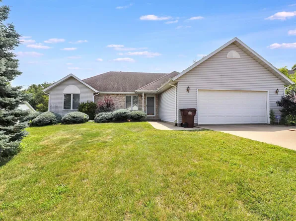 2209 Hillside Ct, Freeport, IL 61032