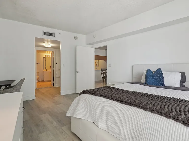 1700 N Bayshore Dr #2805 — Photo 42