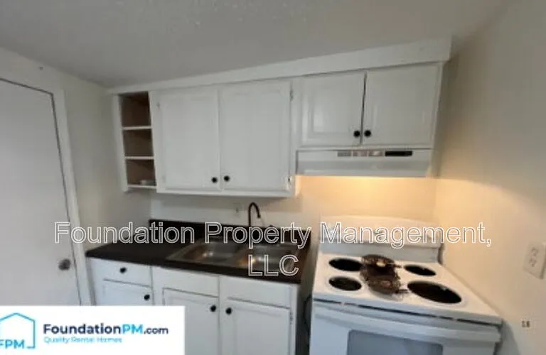 877 N Bingham St — Photo 3