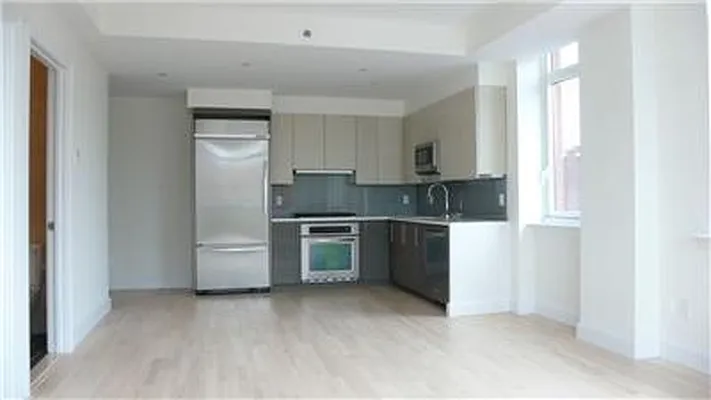 Sold by R New York | media 13