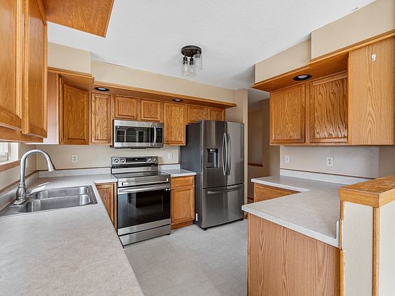 5th image of 1423 Aurora Dr