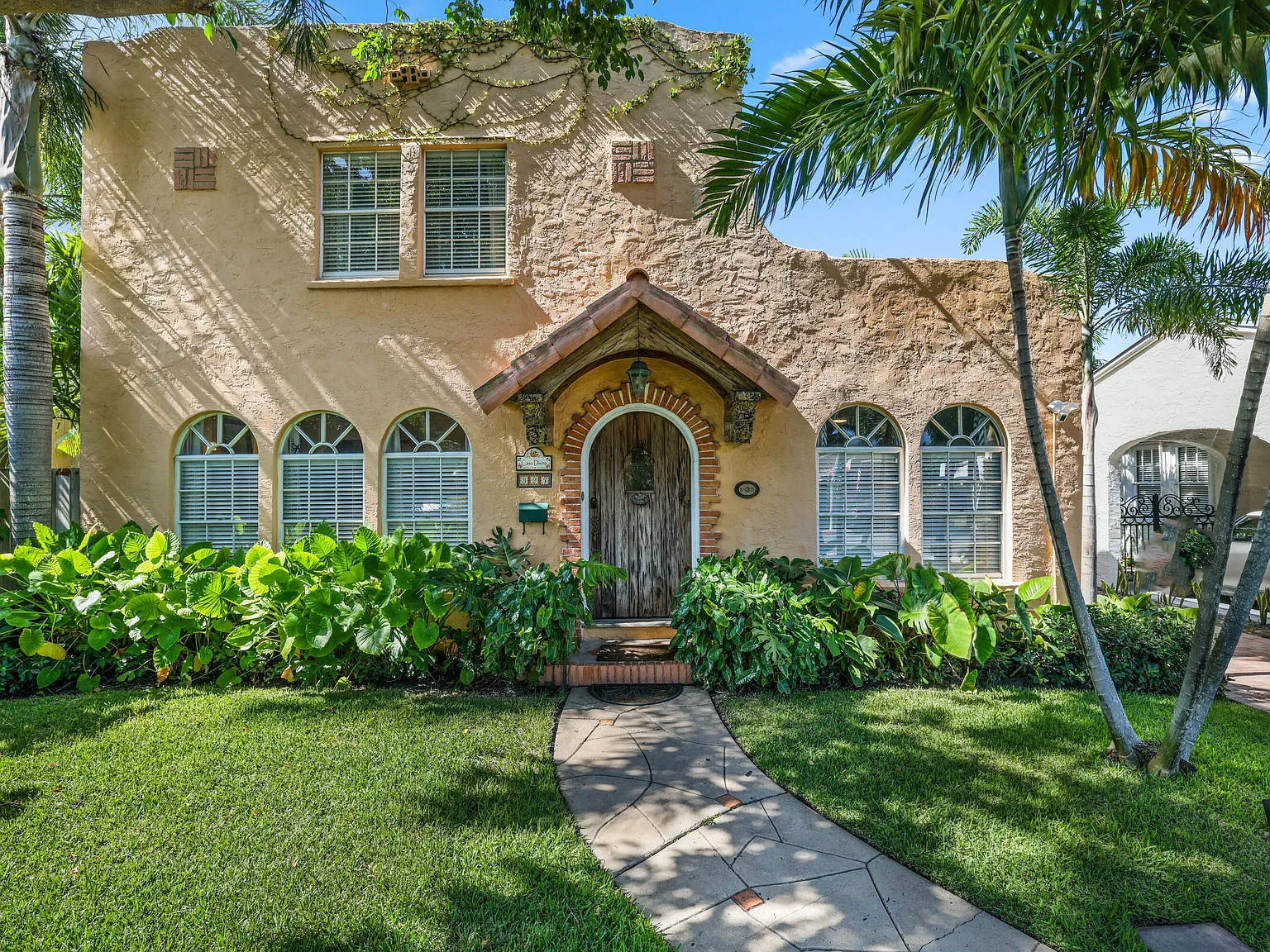 4 bed, 3.5 bath, 2280 sqft, $14,500 — Photo 3