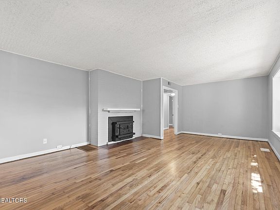 5th image of 181 California Ave