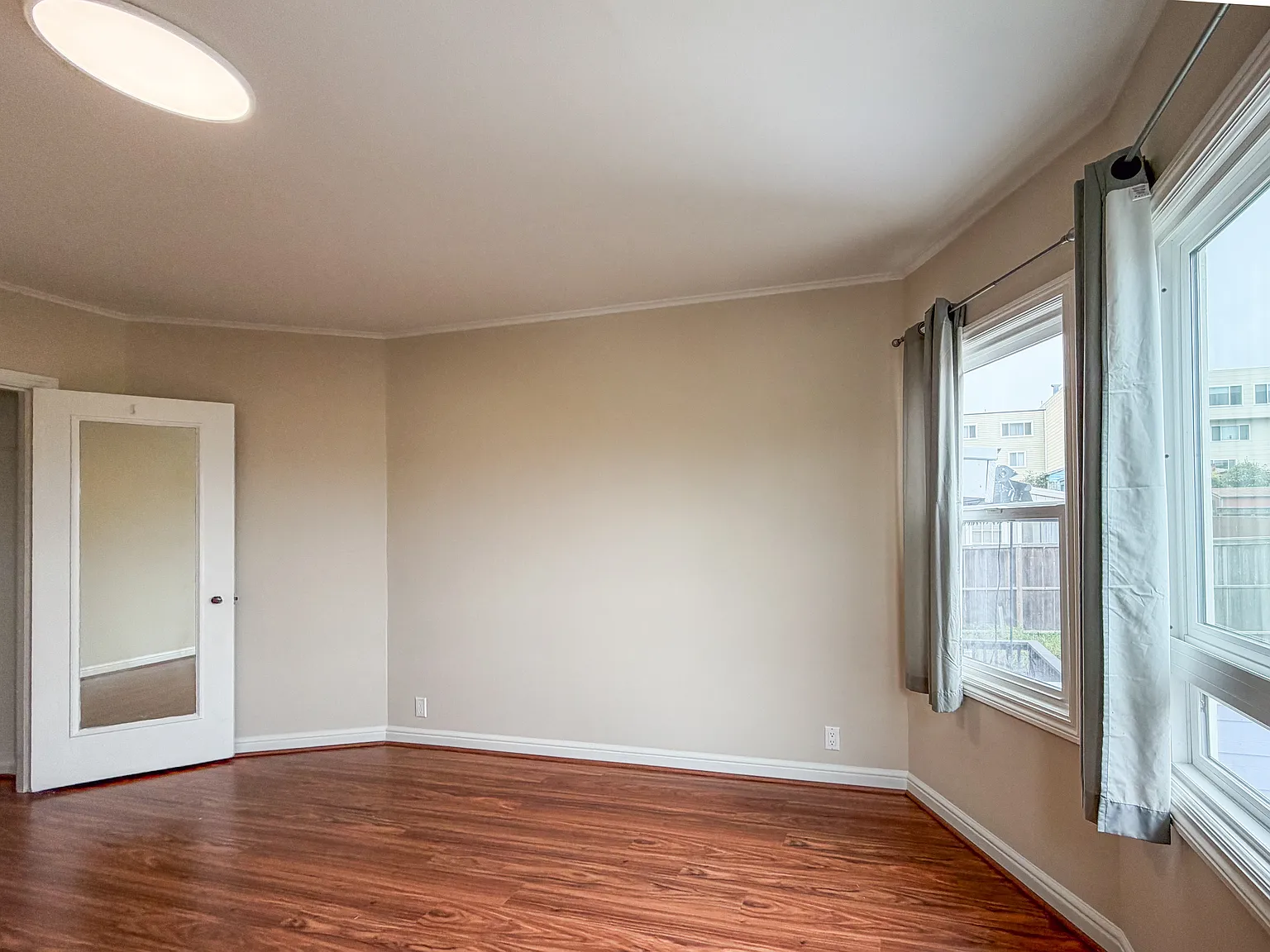 4 bed, 1843 sqft, $5,750 — Photo 4