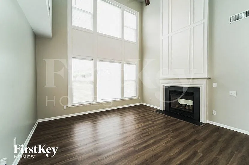 5 bed, 3.0 bath, 2785 sqft, $2,830 — Photo 3