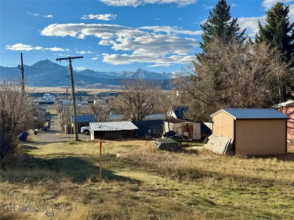 610 1/2 N I St, Livingston, MT 59047