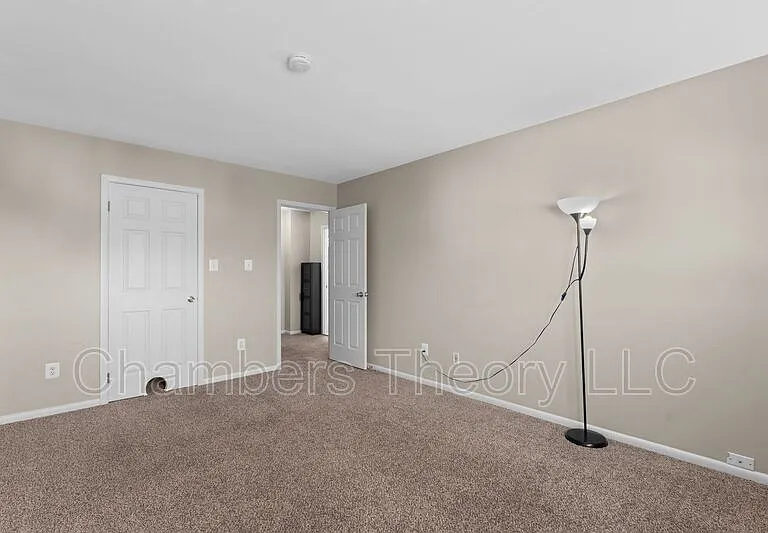 1043 Warwick Ct — Photo 19