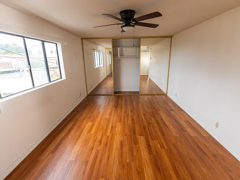 1327 W 9th St #4 — Photo 9
