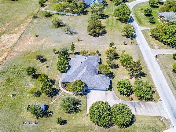 4th image of 157 Deer Park Ct