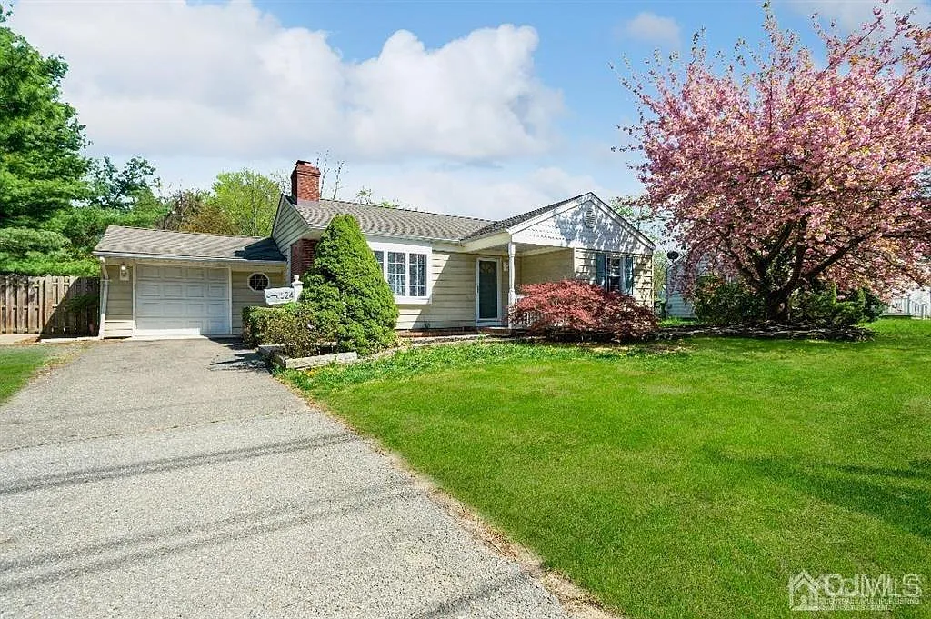 524 Ryders Ln photo 1
