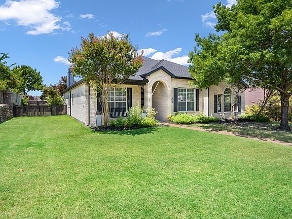 3rd image of 1045 Woodhaven Cir