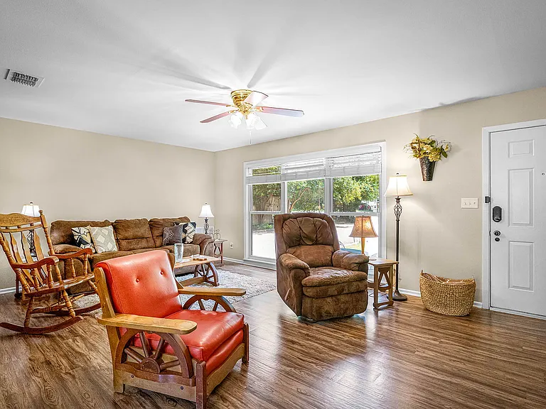 2052 Gruene Rd — Photo 11