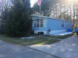 5394 Cedar Dr, Croswell, MI 48422