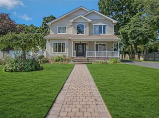 984 Baldwin Path, Dix Hills, NY 11746