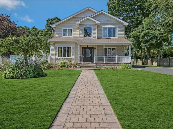 984 Baldwin Path, Dix Hills, NY 11746