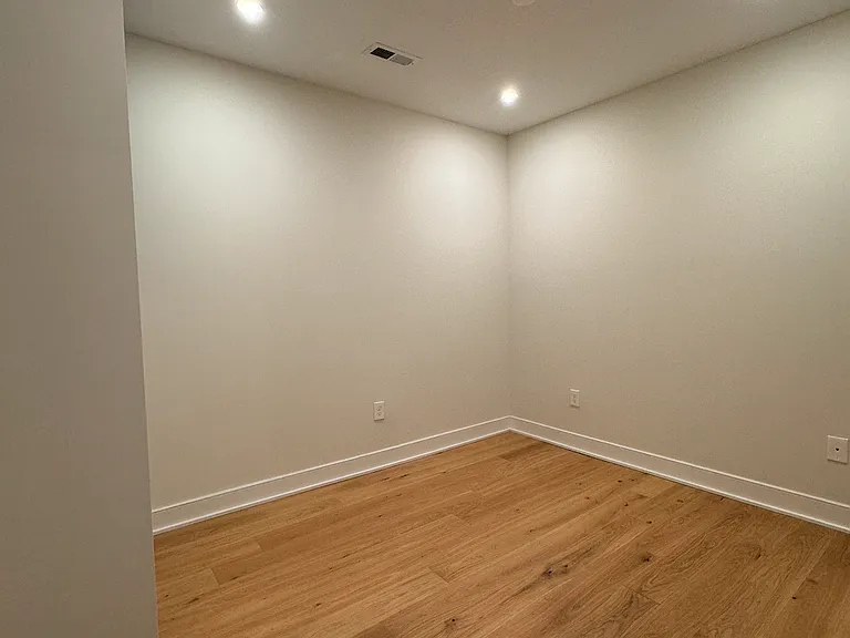 3016 Dumbarton St NW #101 — Photo 11