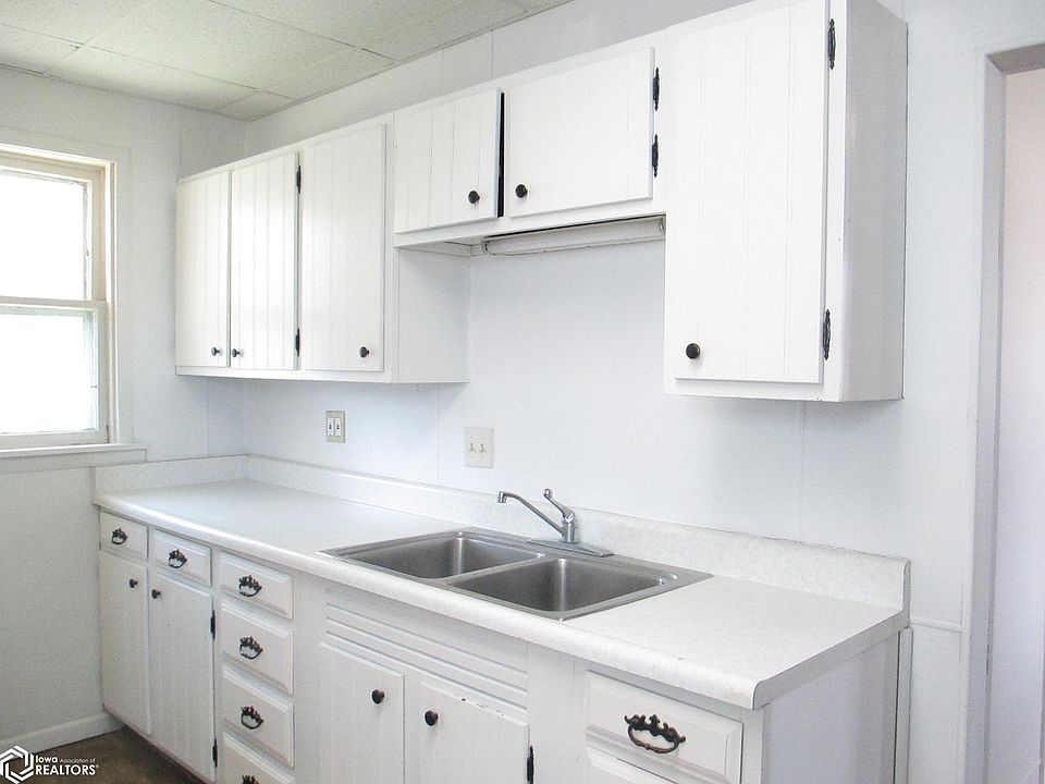 2nd image of 517 N Main St