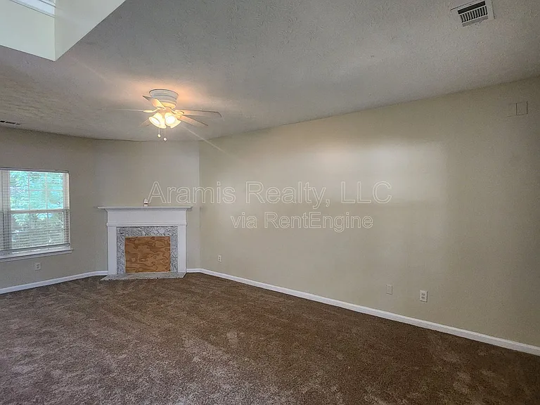 207 Kendrick Estates Dr — Photo 3