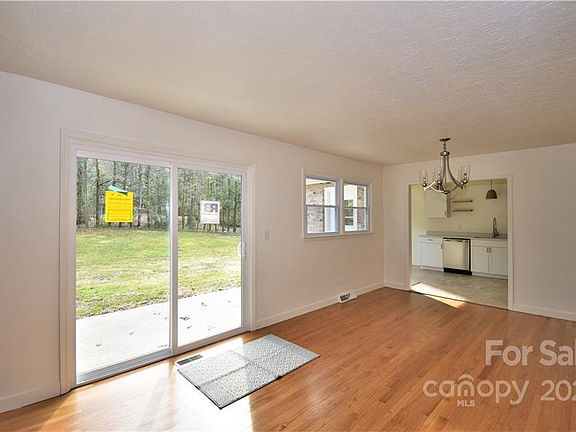 5th image of 3235 Debbie Dr