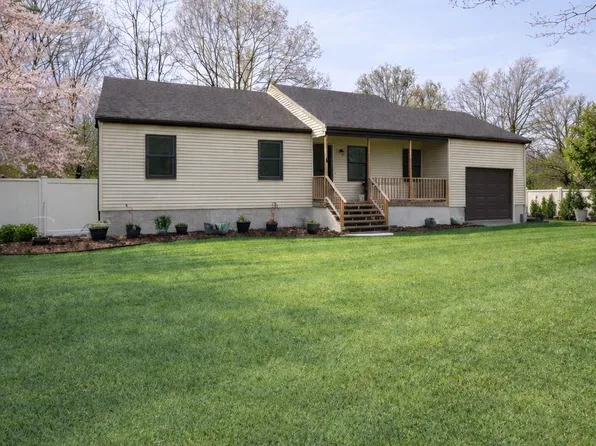 104 Cedarhurst Avenue, Medford, NY 11763