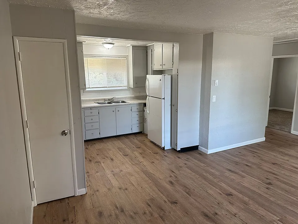 341-371 SE 2nd Ave