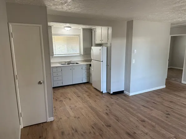 Canby Square, 341-371 SE 2nd Ave #355, Canby, OR 97013