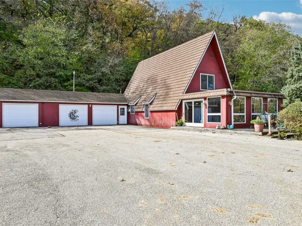 5739 22nd Avenue Trl, Vinton, IA 52349