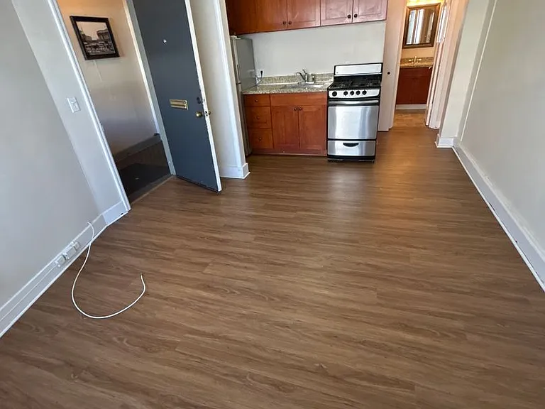 Montlake Apartments — Photo 1