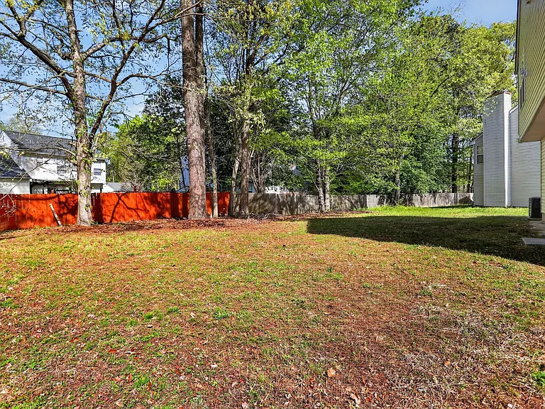 713 Emerald Ct — Photo 16