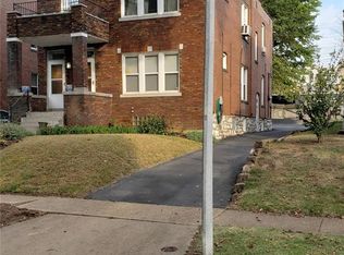 1020 Commodore Dr, Saint Louis, MO 63117