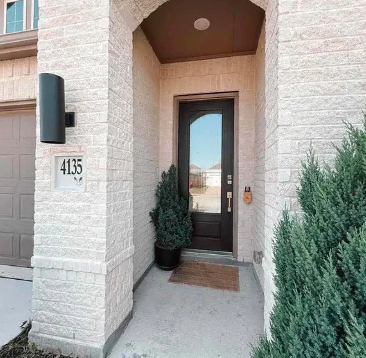 4 bed, 2871 sqft, $3,300 — Photo 2