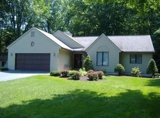 132 Cottonwood Ln, Agawam, MA 01001