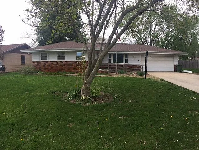 3 bed, 1400 sqft, $1,800 — Photo 1