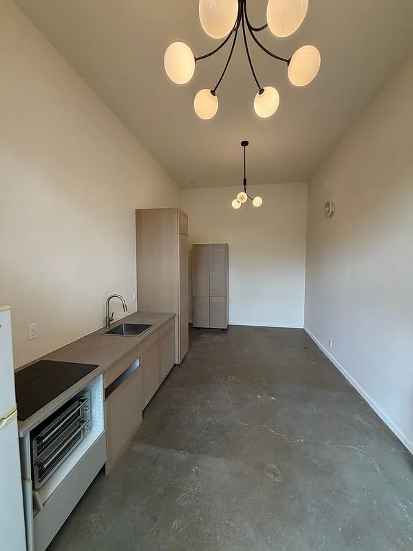 Studio, 1.0 bath, 270 sqft, $1,600 — Photo 1