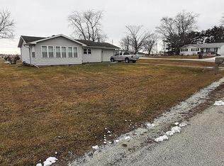 7296 E 5290s Rd, Saint Anne, IL 60964