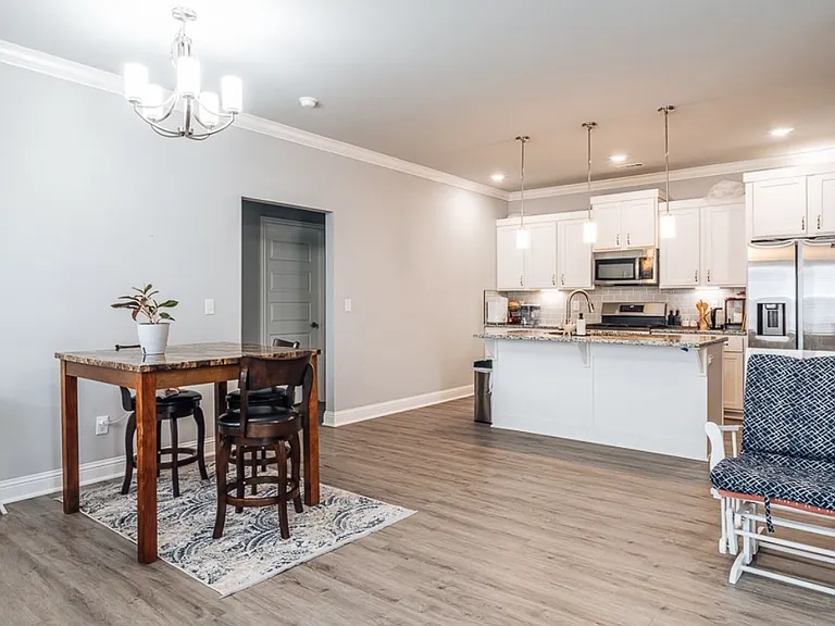 2306 SW Poppy St #1 — Photo 5
