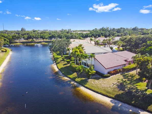 2812 Waters Edge Circle, Greenacres, FL 33413