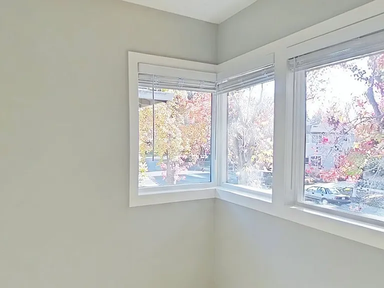 230 Waverley St #4 — Photo 16
