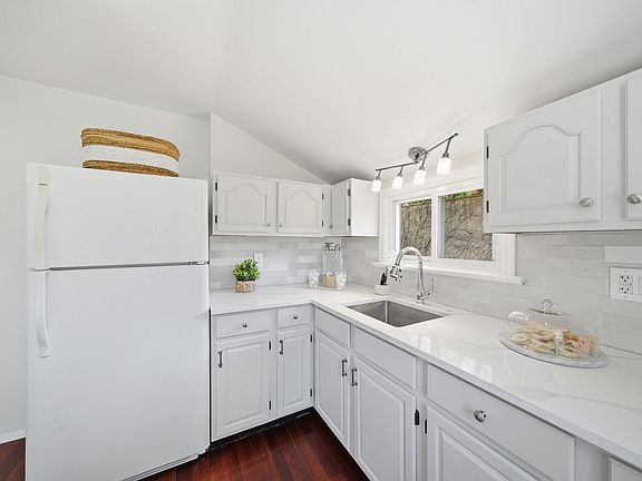 2nd image of 386 Kinderkamack Rd