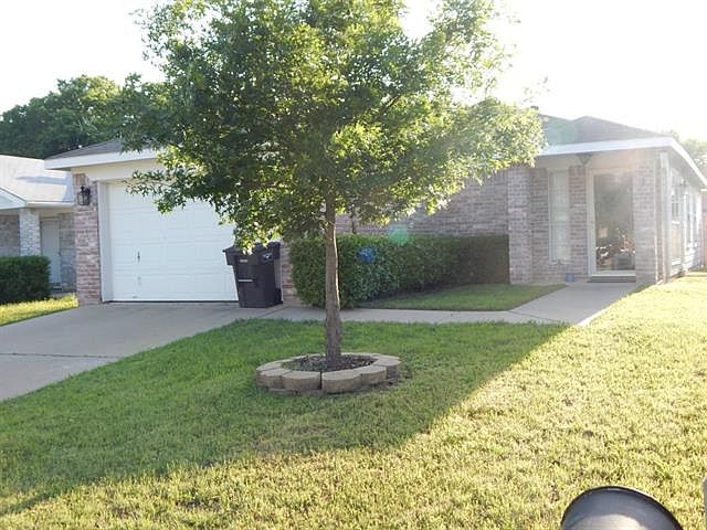 1st image of 10612 Shadywood Dr