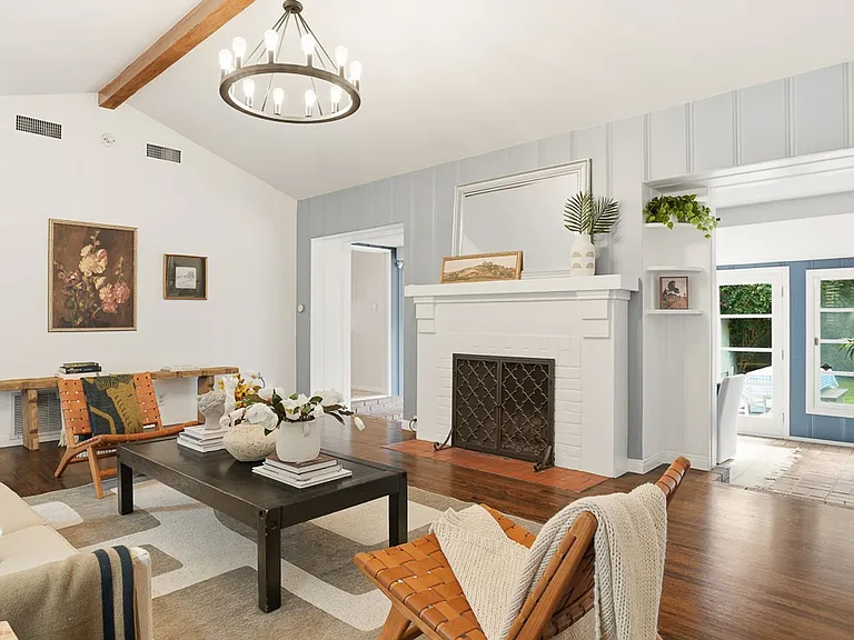 13360 Magnolia Blvd — Photo 12