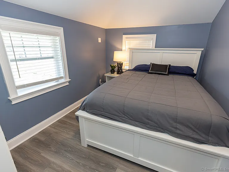 55 Swan Ave — Photo 31